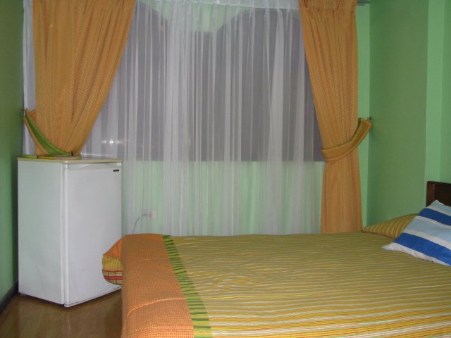 Habitaciónes con Ventanales y Frigo Bar