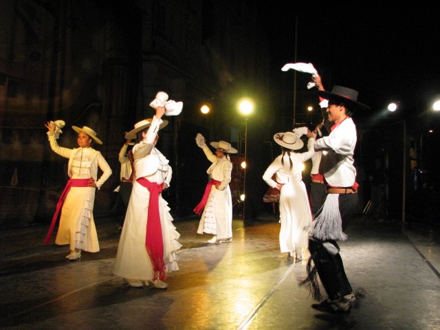 Grupo Folclorico Wayna Wara