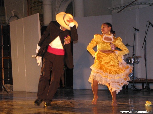 Grupo Folclorico Wayna Wara