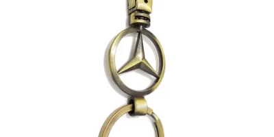 Llavero de auto marca Mercedes Benz